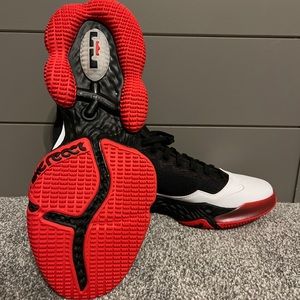 Nike Lebron XIX 19 Low ‘Bred’ Basketball Shoes DH1270-001 Men’s Size 9